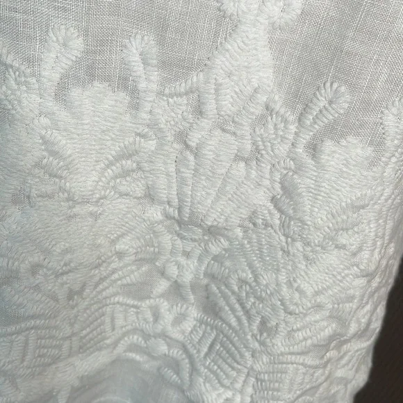 Karen Kane white embroidered 100% linen blouse size small - Picture 2 of 7